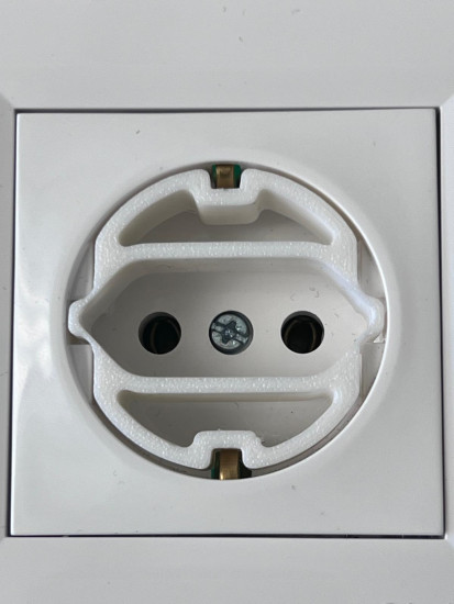 4 x SOIXX Adapter von Schutzkontakt-Steckdosen auf Eurostecker Steckdosenadapter Steckeradapter Weiß