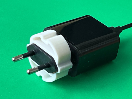 4 x SOIXX Adapter von Schutzkontakt-Steckdosen auf Eurostecker Steckdosenadapter Steckeradapter Weiß