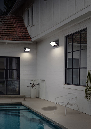 CMD LED Wandaußenleuchte 20W steuerbare Lichtfarbe IP54 Anthrazit CMD-9080