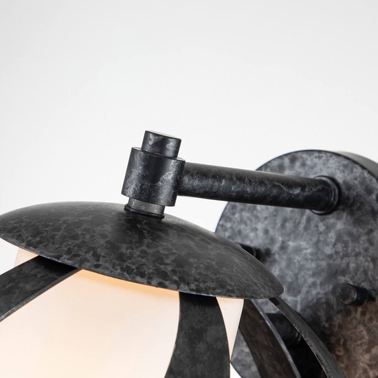 Elstead Blacksmith Wandleuchte E27 Altschwarz Opal geätzt IP44