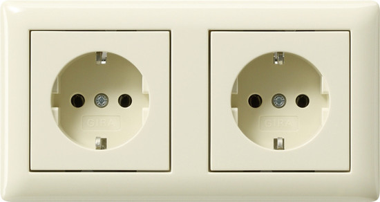 Gira 479301 SCHUKO-Steckdose 2-fach verdr. + Rahmen Standard 55 Cremeweiß