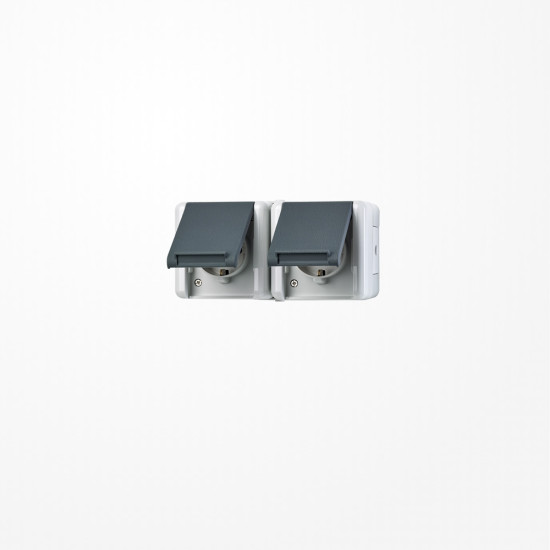 Jung 8220WTS SCHUKO-Zweifach-Steckdose mit Trennsteg, 16 A 250 V ~, waagerecht, IP 44, WG 800