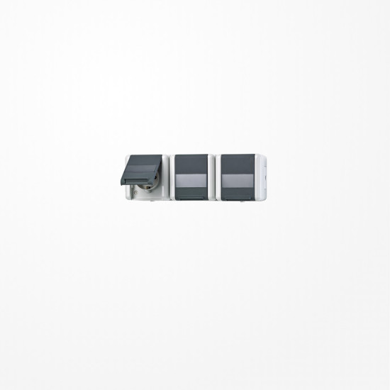 Jung 8230NAW SCHUKO-Dreifach-Steckdose, 16 A 250 V ~, mit Schriftfeld, waagerecht, IP 44, WG 800