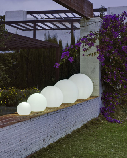 NewGarden BULY 50 LED runde Terrassenleuchte im Kugel-Design 50cm E27 Innen & Außen IP65
