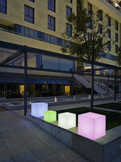 NewGarden CUBY 32 LED Leuchtwürfel 32cm + Farbwechsel, Akku, Fernbedienung Innen & Außen IP65