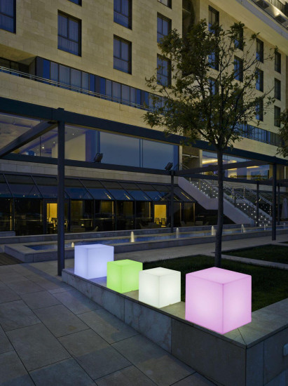 NewGarden CUBY 40 LED Solar-Leuchtwürfel 40cm, Solar, Außen & Innen, Akku, dimmbar 40x40x40cm IP65
