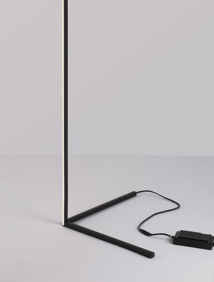 Nova Luce V-LINE LED Stehlampe Schwarz 18W Warmweiss 58,5x39,8x140,5cm dimmbar 9267108