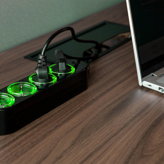 Shelly Power Strip 4 Gen4 - Smarte Steckdosenleiste 4-fach, Schwarz WLAN, BT, Zigbee, Matter