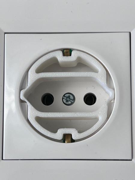 4 x SOIXX Adapter von Schutzkontakt-Steckdosen auf Eurostecker Steckdosenadapter Steckeradapter Weiß