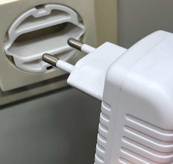 4 x SOIXX Adapter von Schutzkontakt-Steckdosen auf Eurostecker Steckdosenadapter Steckeradapter Weiß