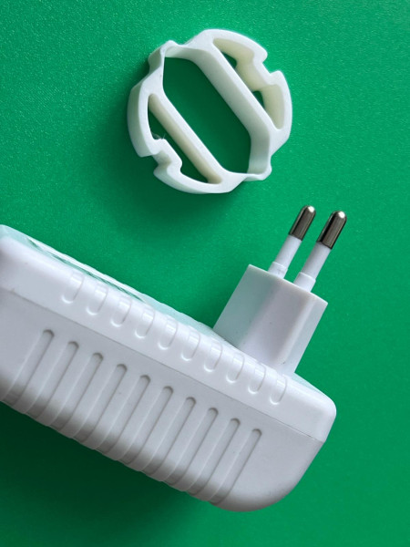 4 x SOIXX Adapter von Schutzkontakt-Steckdosen auf Eurostecker Steckdosenadapter Steckeradapter Weiß