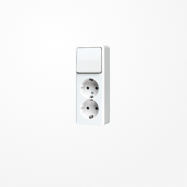 Jung 626AWW SCHUKO-Zweifach-Steckdose 16 A 250 V ~ mit Schalter Universal Aus-Wechsel 10 AX 250 V ~, AP 600, alpinweiß