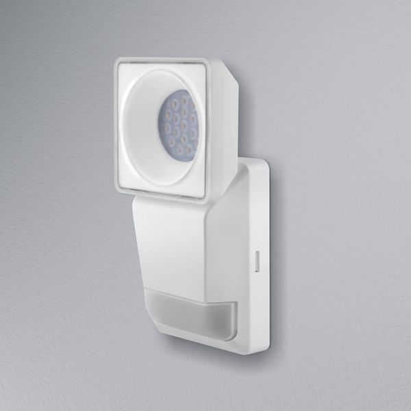 LEDVANCE LED Endura Pro Spot Sensor LED Fluter Weiss 8W 750Lm 4000K IP55 4058075228863