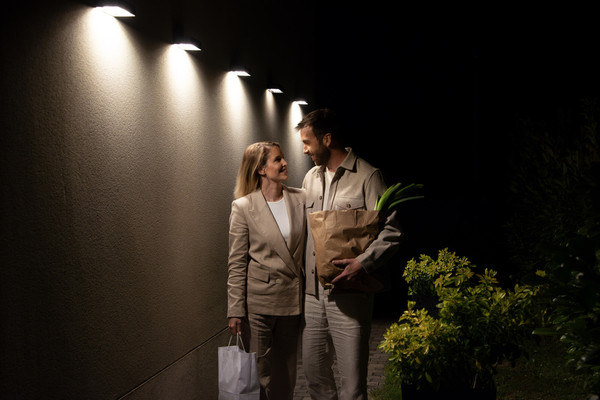 OSRAM LED Aussenleuchte Endura Style Solar Bricklume Sensor Wide Dark Gray Warm weiß 4099854455858