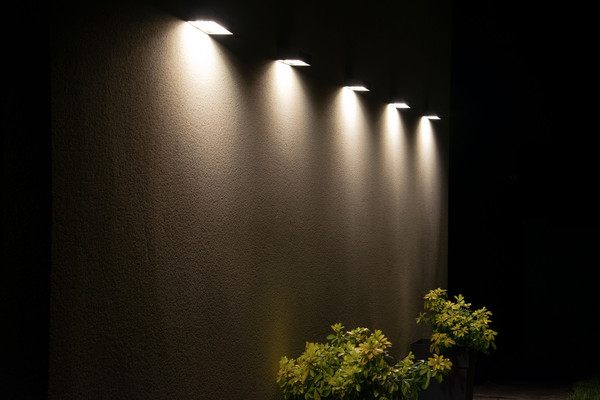 OSRAM LED Aussenleuchte Endura Style Solar Bricklume Sensor Wide Dark Gray Warm weiß 4099854455858