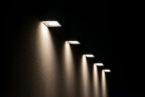OSRAM LED Aussenleuchte Endura Style Solar Bricklume Sensor Dark Gray Warm weiß 4099854455896