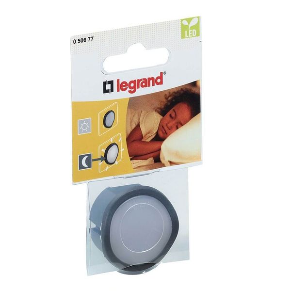 Legrand dimmbares LED-Steckdosen-Nachtlicht mit integriertem Dämmerungssensor, schaltet Lampe bei Dunkelheit automatisch ein, 050677