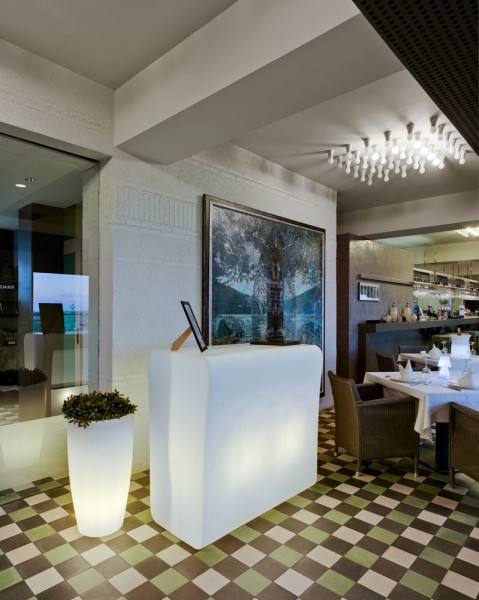 NewGarden CRETA 120 LED beleuchtete Bar, Theke E27 Innen & Außen IP65