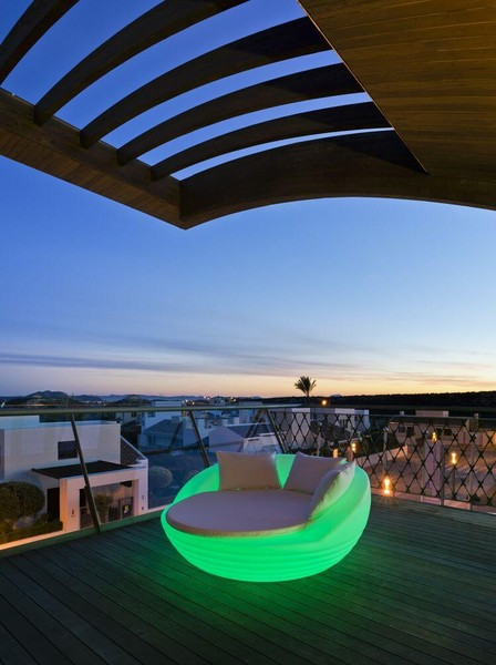 NewGarden FORMENTERA LED Gartensofa wetterfest Solar + RGB, Akku, Fernbedienung Innen & Außen IP65