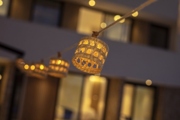 NewGarden ALBA Solar LED Lichterkette Naturfaser 8m Akku E12 Innen & Außen IP44