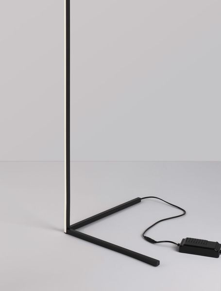 Nova Luce V-LINE LED Stehlampe Schwarz 18W Warmweiss 58,5x39,8x140,5cm dimmbar 9267108