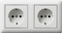 Gira 479304 SCHUKO-Steckdose 2-fach verdr. + Rahmen Standard 55 Reinweiß m