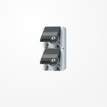 Jung 822NAWSL SCHUKO-Zweifach-Steckdose, 16 A 250 V ~, mit Schriftfeld, mit Sicherheitsschloss, senkrecht, IP 44, WG 800